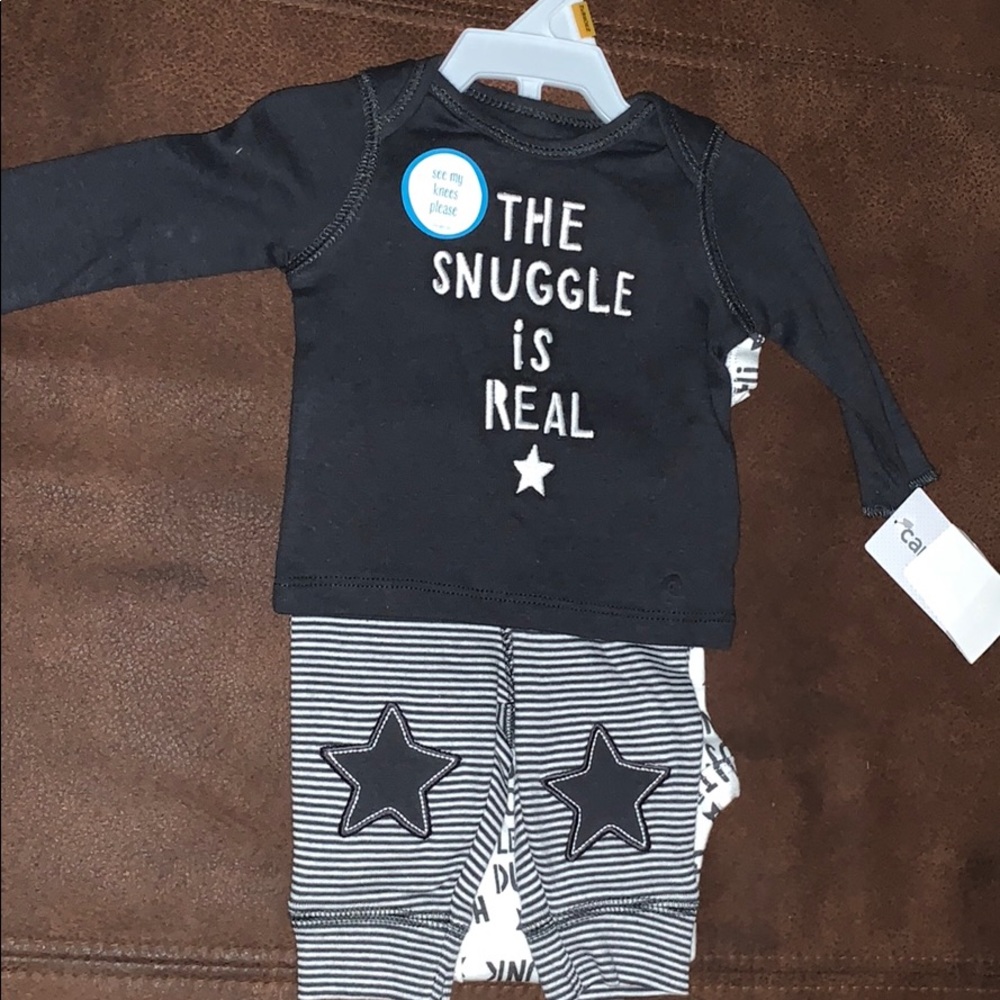 3-piece Carter’s outfit.